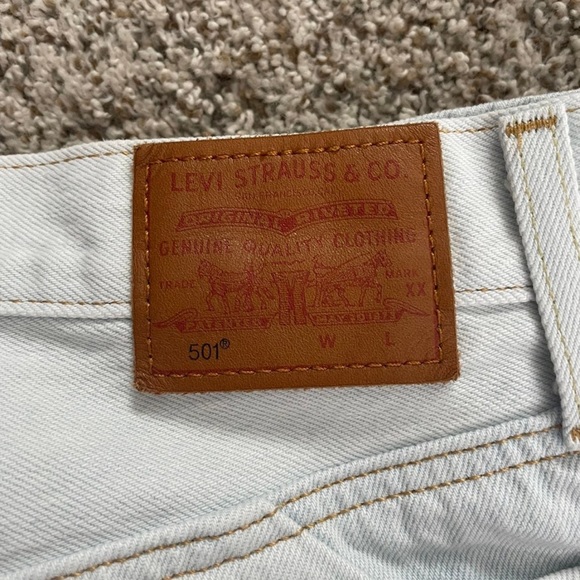 501 vintage Levi premium jeans size 24w, high rise, fit through butt and thigh - Picture 7 of 8